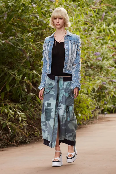 Look 28